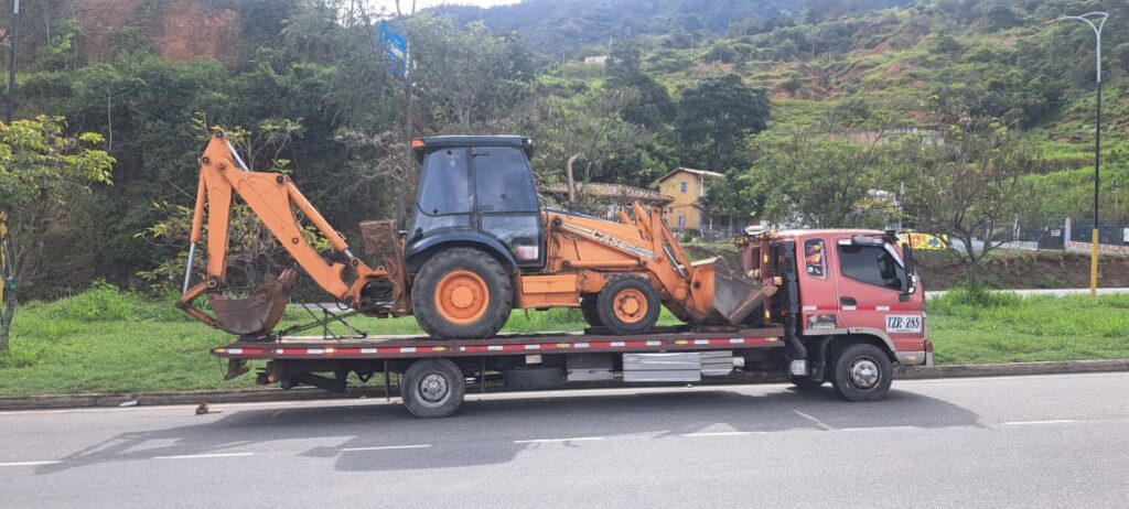 Servicio-de-gruas-maquinaria-amarila